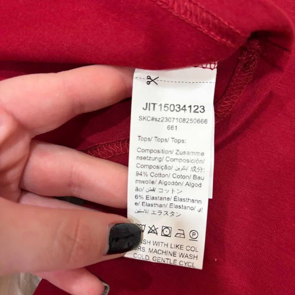 NWOT Maroon red cropped long sleeve top
